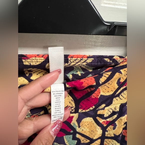 LULAROE Leggings EUC (Excellent Used Condition). One Size - Picture 6 of 8